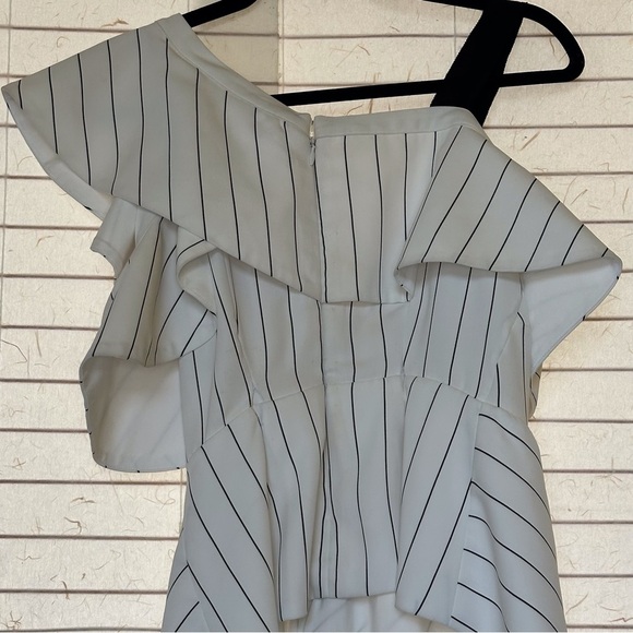 Self Portrait Mono Striped Ruffle Cold Shoulder Top Size 4 - Picture 12 of 16